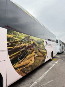 Découvrez le Nouveau Flocage de Nos Autocars de Tourisme !
